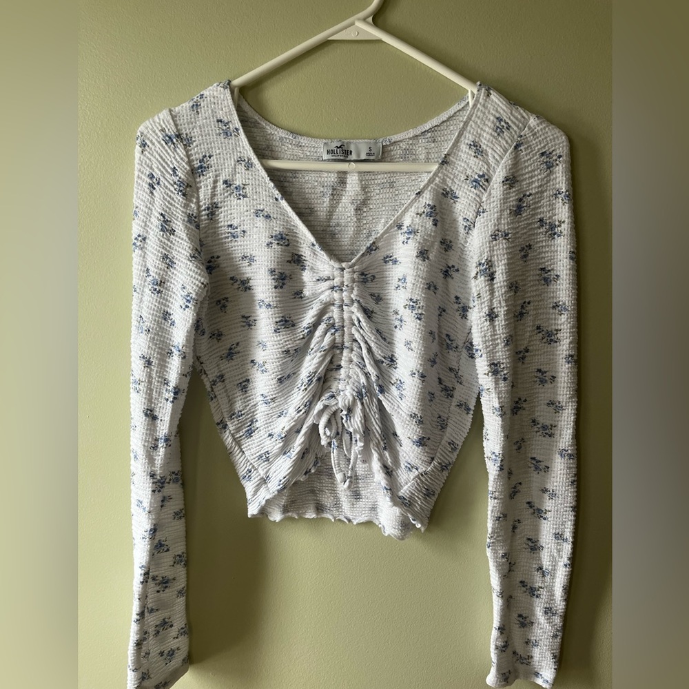 Hollister White Floral Long sleeve crop top  Size Small